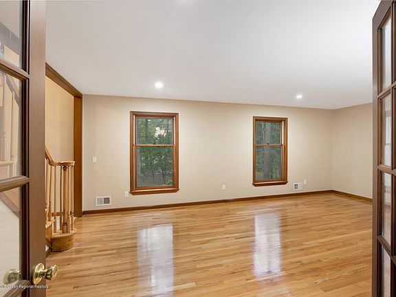 4th image of 18 Pine Dr
