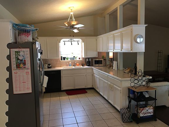 Bright and open Kitchen, including refrigerator, dishwasher, and washer/dryer (in Laundry Room).