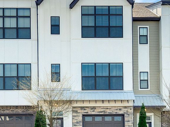 2nd image of 231 Stonecrest Cir