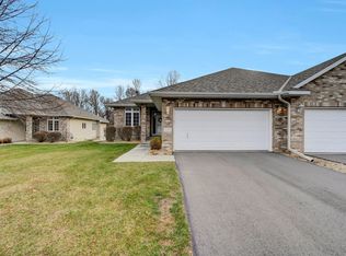 5011 W Oak Point Dr, Prior Lake, MN 55372