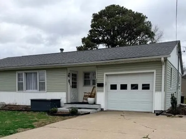 306 E High St, Marshall, MO 65340