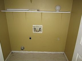5th image of 40 Lindsey Ln