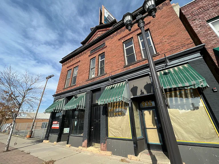 937 University Ave. West — Photo 17