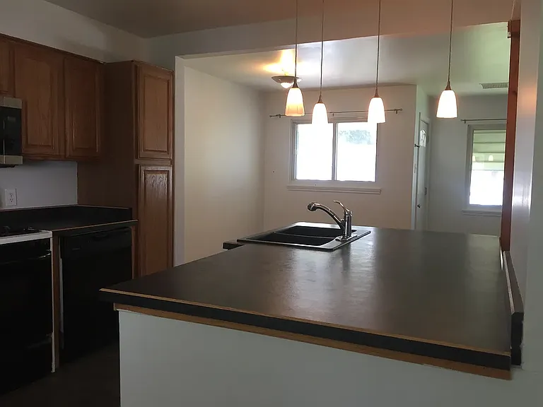 2256 Geneva St — Photo 7