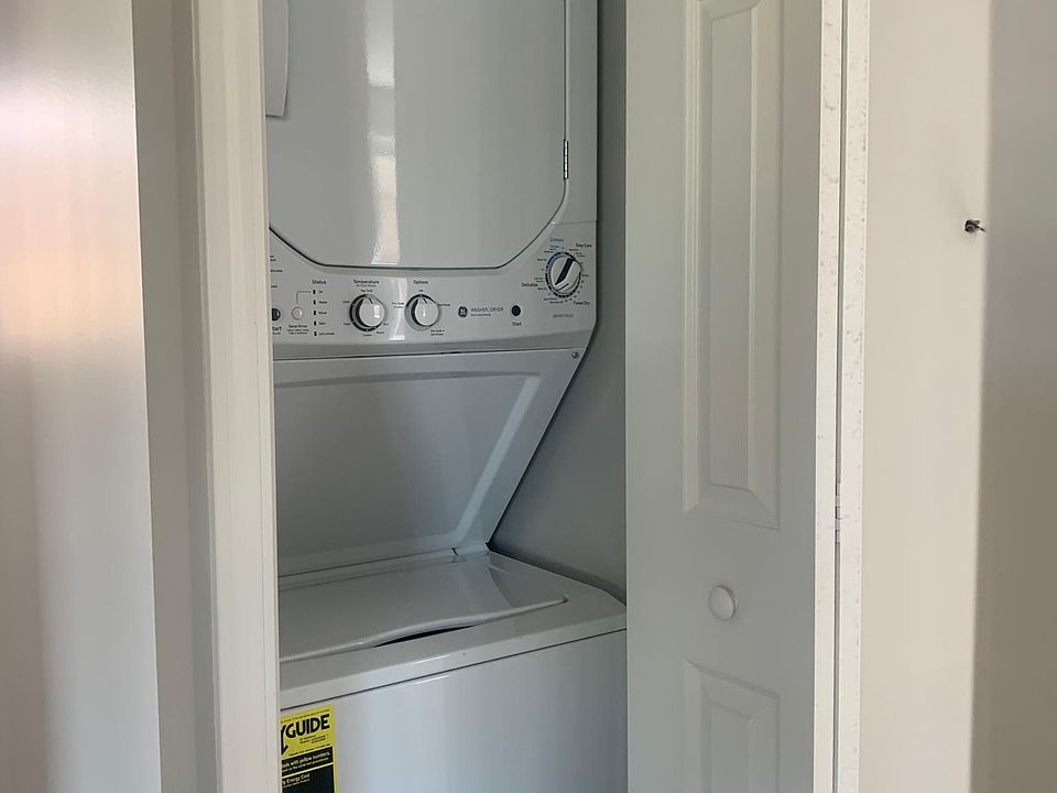 in-unit washer/dryer bedroom