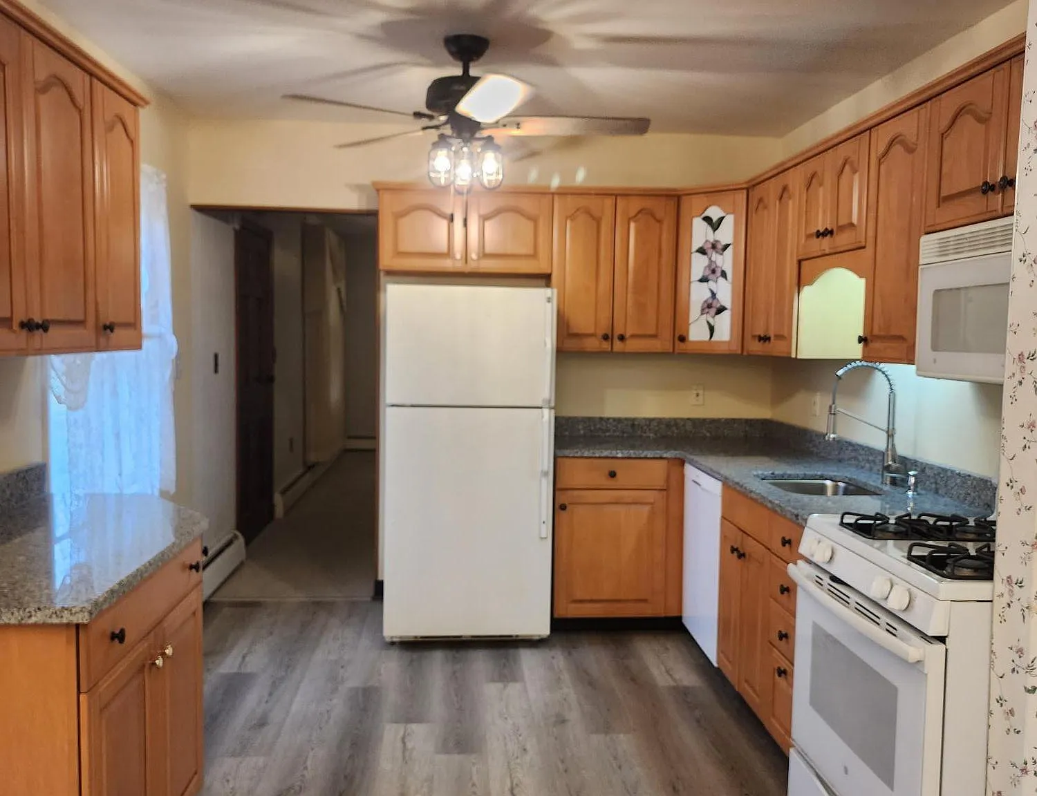 3 bed, 1300 sqft, $2,300 — Photo 1