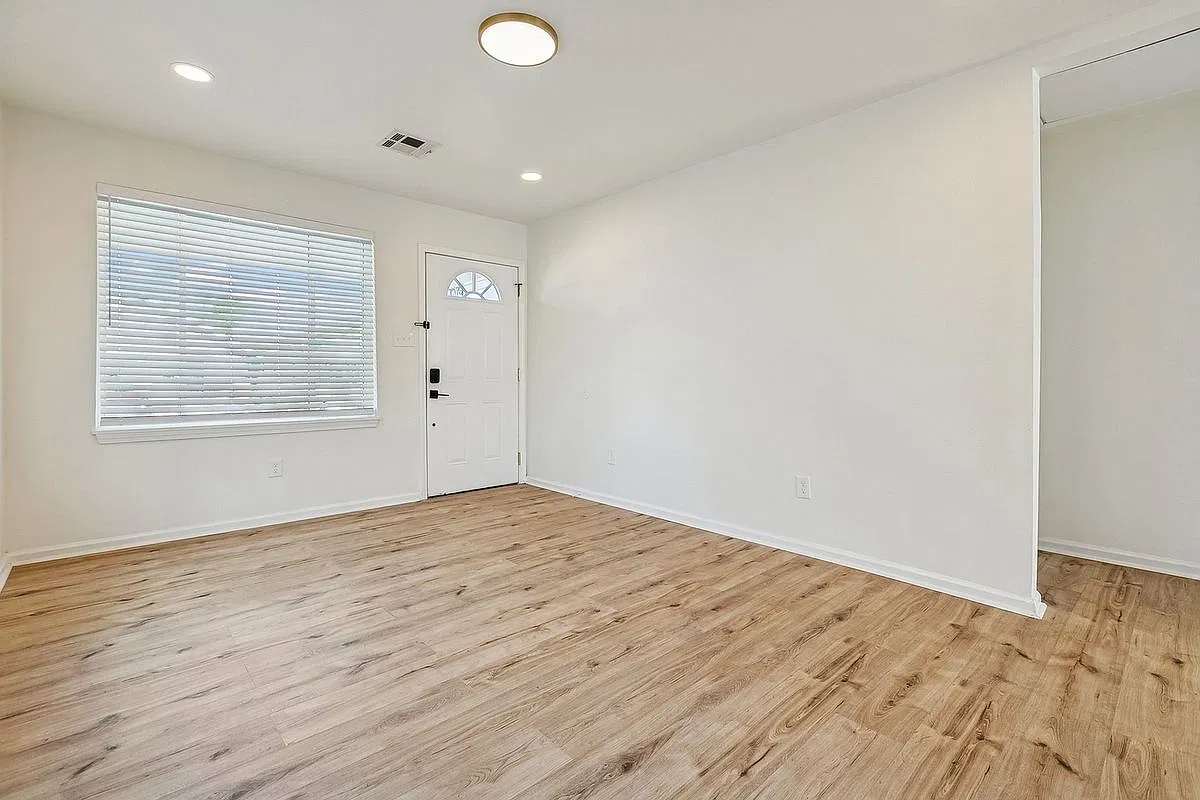 2 bed, 1.0 bath, 1012 sqft, $1,500 — Photo 1