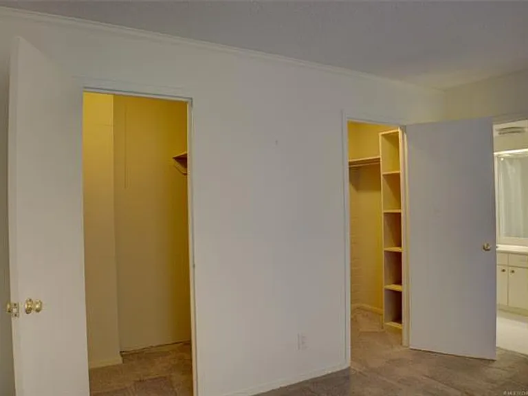 Adorable 2 bed 2 bath in historic Liberty Tower — Photo 9