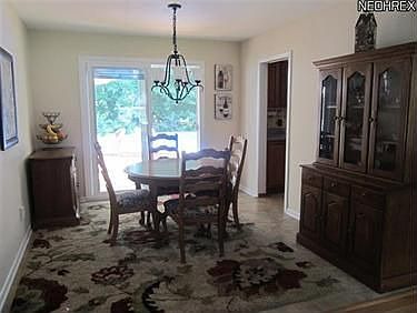 4th image of 359 Dumbarton Blvd