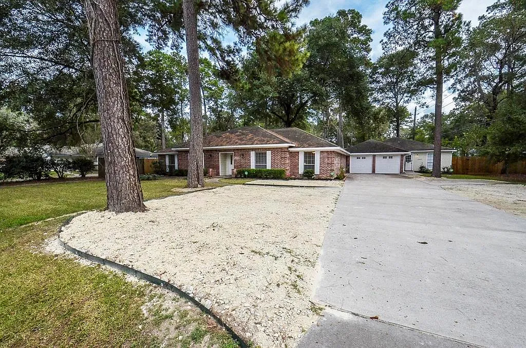Building Photo - 25602 Oakhurst Dr