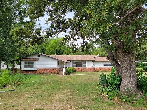 3575 Katherine St Photo 1