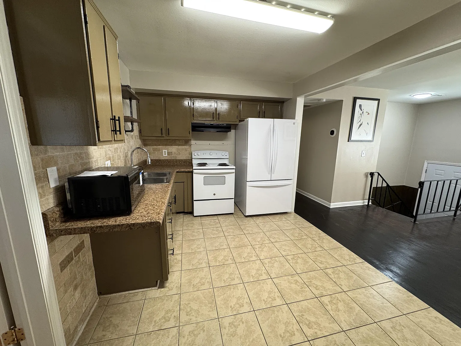4 bed, 3.0 bath, 2000 sqft, $680 — Photo 4