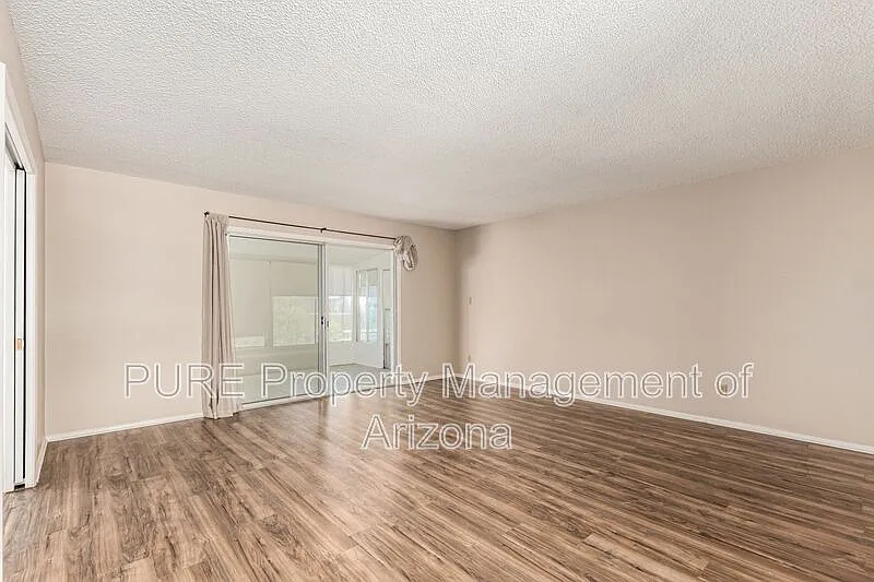 3 bed, 2.0 bath, 1743 sqft, $2,050 — Photo 2