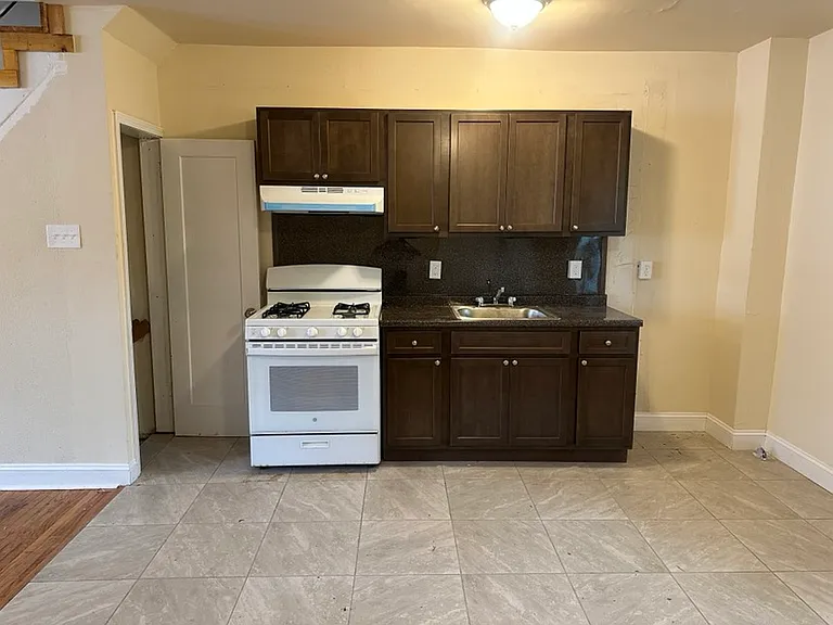 4602 Hurley St — Photo 2