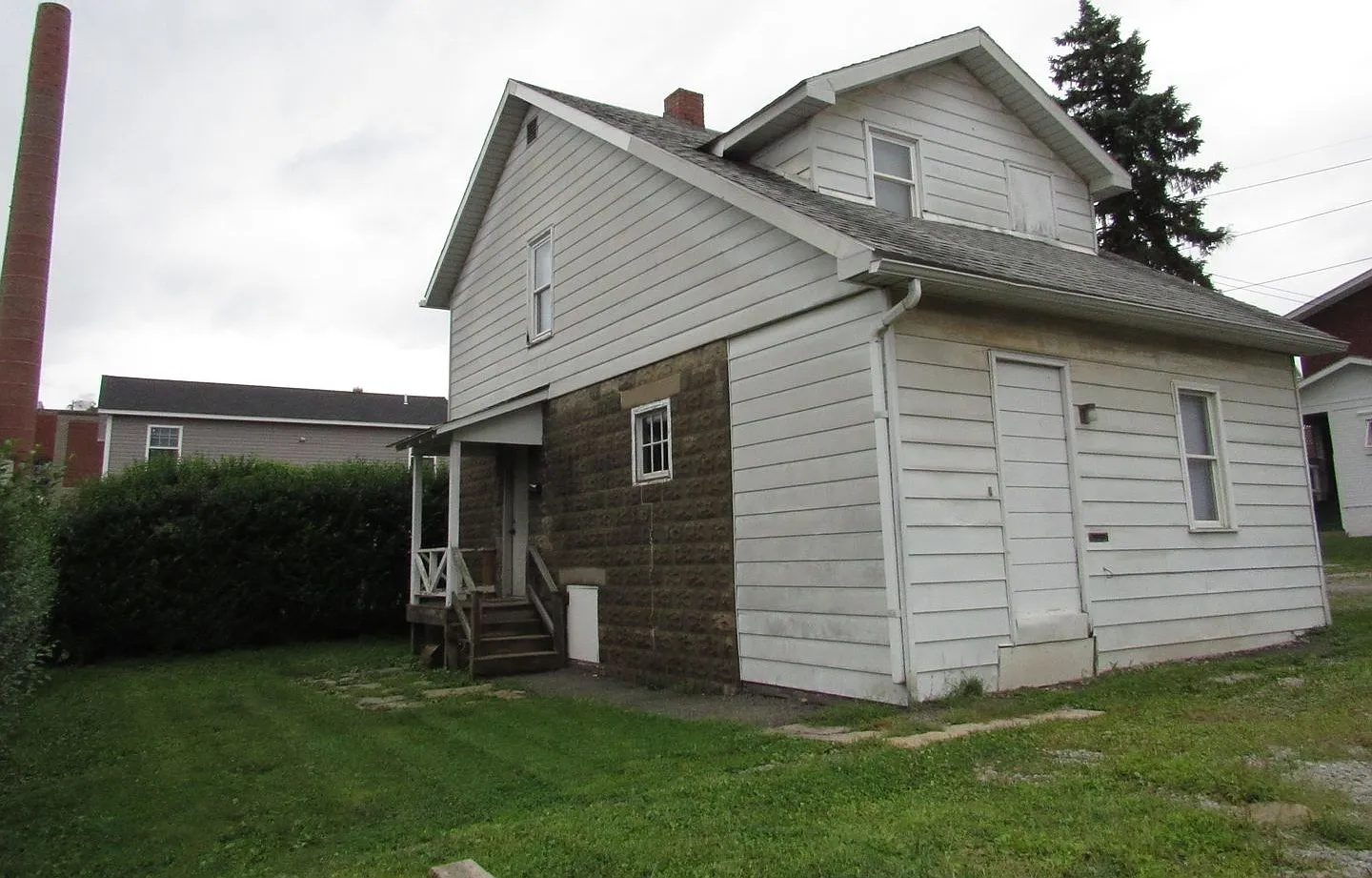 820 Grant — Photo 1