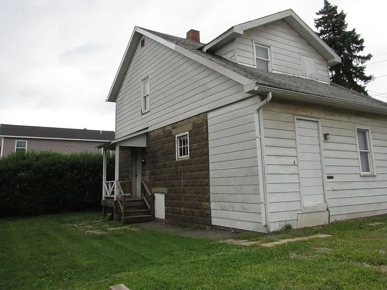 820 Grant St — Photo 1