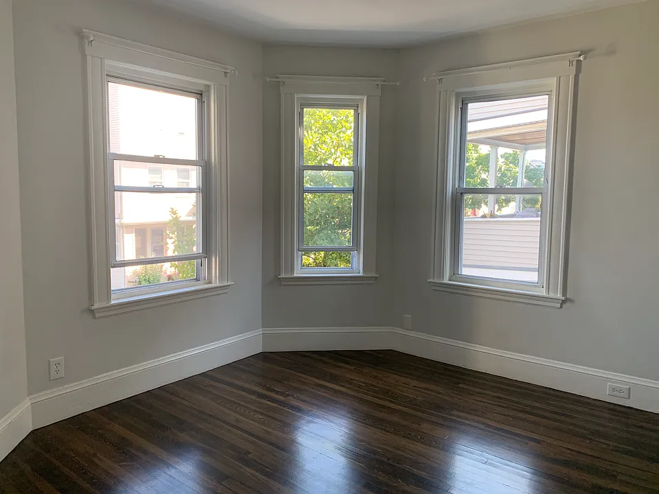 Living room view without curtains / rug