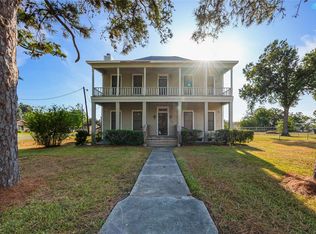 113 S Pumphrey St, Edna, TX 77957