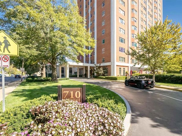 710 S Hanley Rd APT 11D, Saint Louis, MO 63105