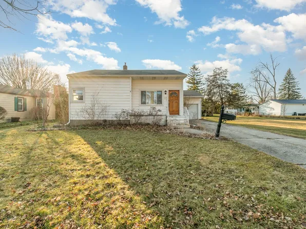 304 Pine St, Essexville, MI 48732