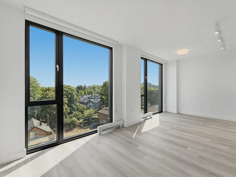 2511 Carolina St — Photo 110