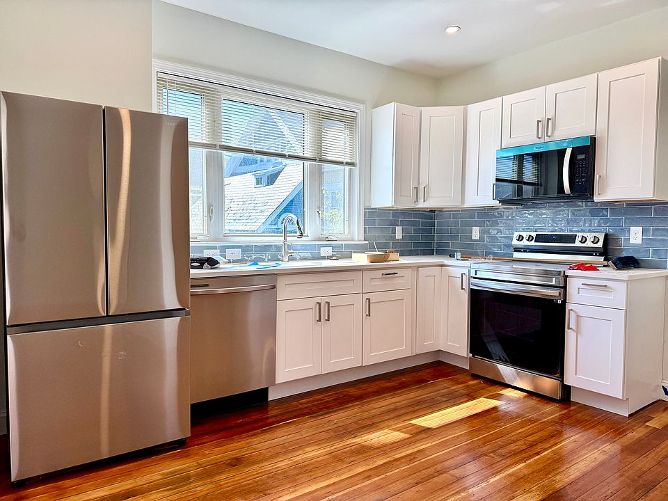 1st image of 370 Centre St Unit 3