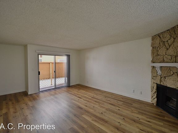 4th image of 11045 La Maida St #17406638