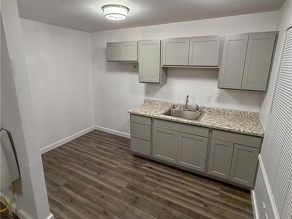 3rd image of 403 N Broadway St