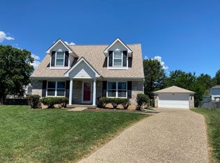 9802 Spring Pointe Ct, Louisville, KY 40229