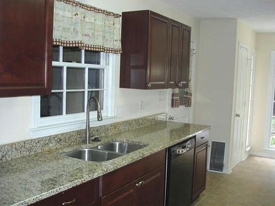 5th image of 4047 Linda Ln