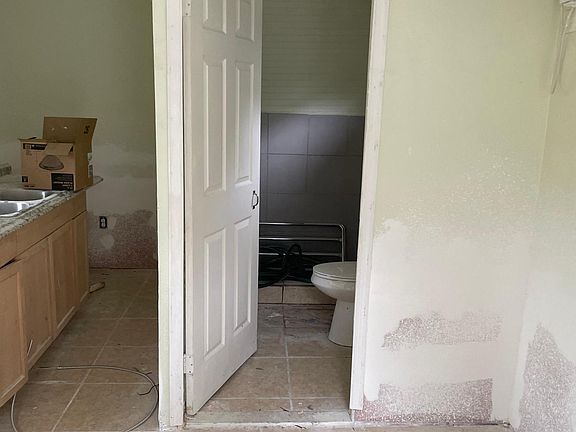 5th image of 1149 Davis St #B