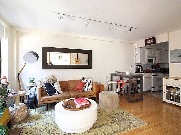 3rd image of 54 Allen St APT 3B