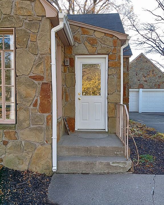 903 E Chicago Rd, Sturgis, MI 49091 Zillow