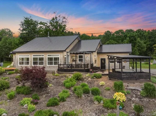 31 Hawkshaw Rd, Dumfries, NB E6G 1N8