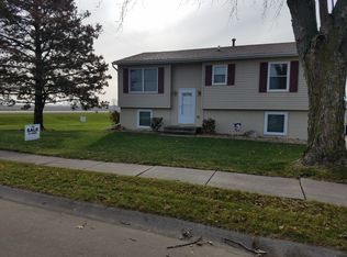101 7th Ave W, Donahue, IA 52746