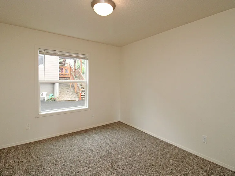McKenzie Court — Photo 20