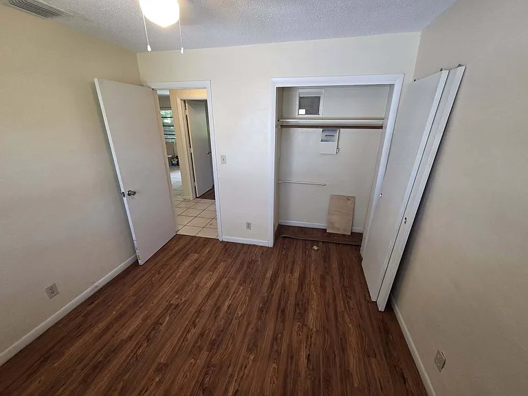 205 SE 7th St — Photo 16