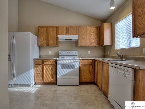 2nd image of 16119 Cottonwood Ave