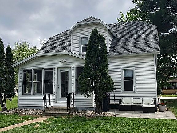 3rd image of 913 Pierce St