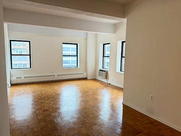 4th image of 360 W 34th St APT 9g