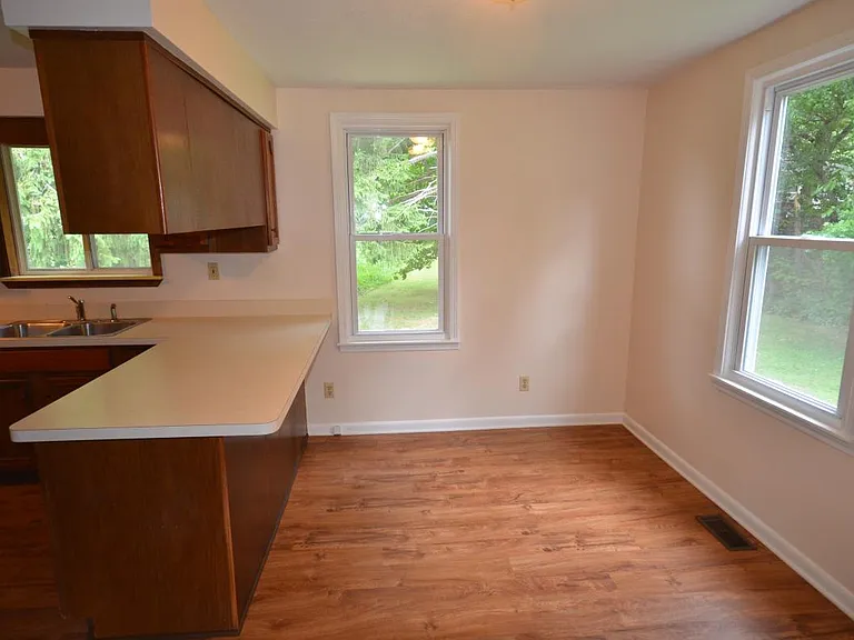 2699 Linwood Rd — Photo 15