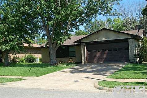 4th image of 1013 Phillips Dr
