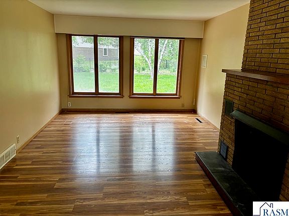 4th image of 524 Capitol Dr