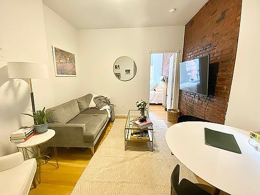 3rd image of 190 Bleecker St APT 18