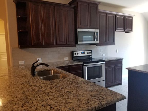 5th image of 227 Frontier Dr