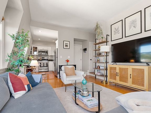 3rd image of 73 Sullivan St #4