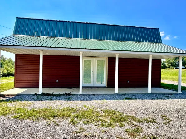 427 Willow Rd, Flora, IL 62839