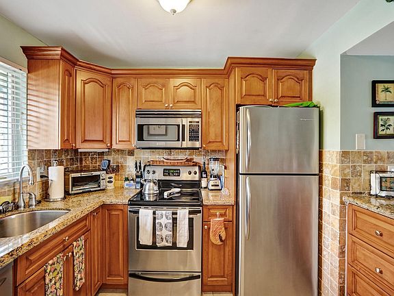 5th image of 912 Pine Drive #203