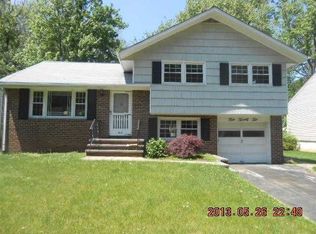 422 W 6th Ave, Roselle, NJ 07203
