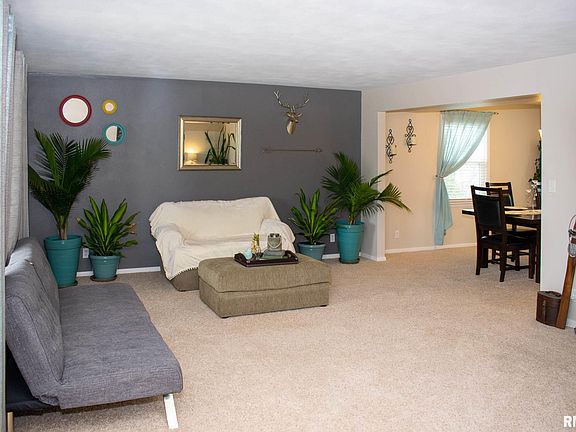 3rd image of 6418 N Oakbrook Ct
